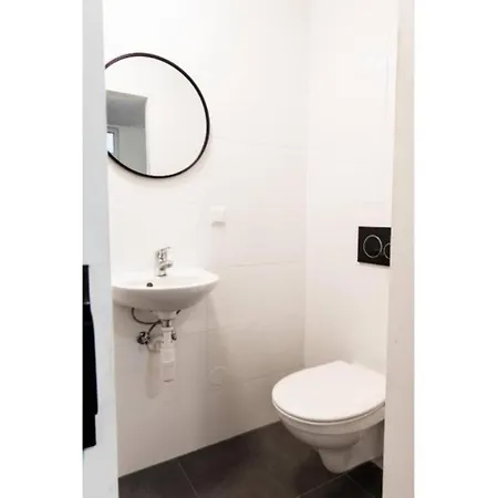بيت للعطل City, New And A Kitchen